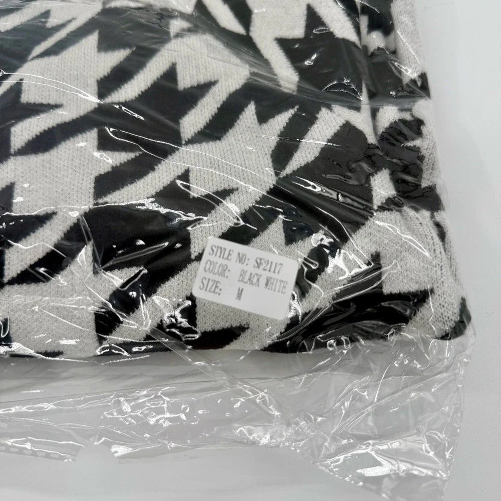 Six/Fifty Classic Houndstooth Black‎ and White Women's Sweater